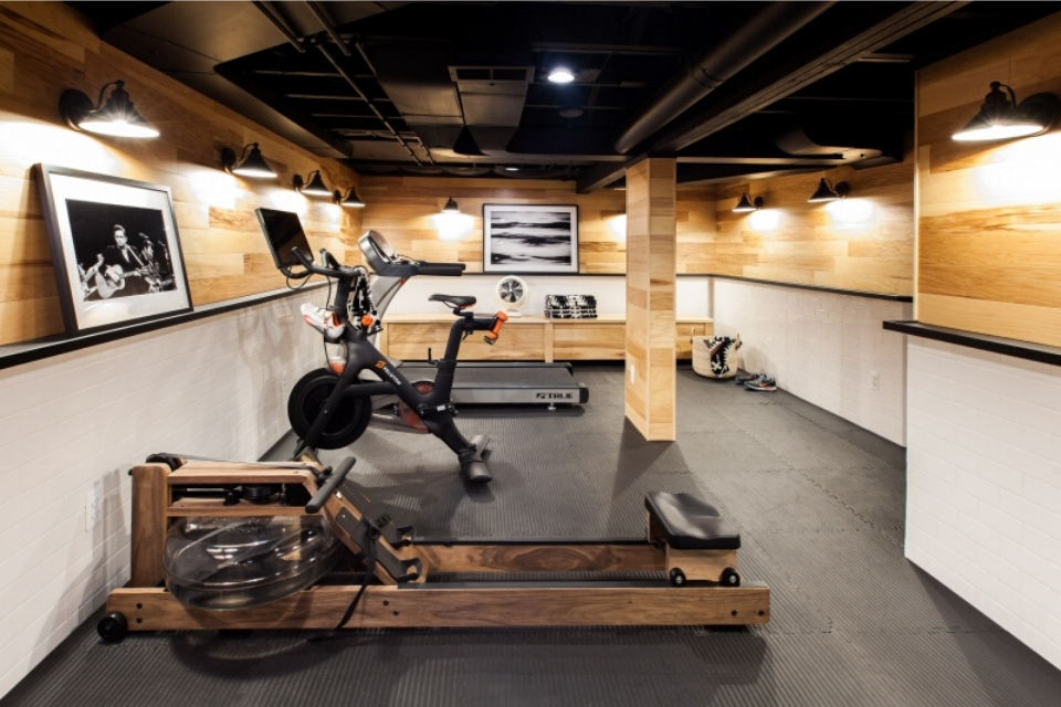Basement workout room | Image via The Everygirl